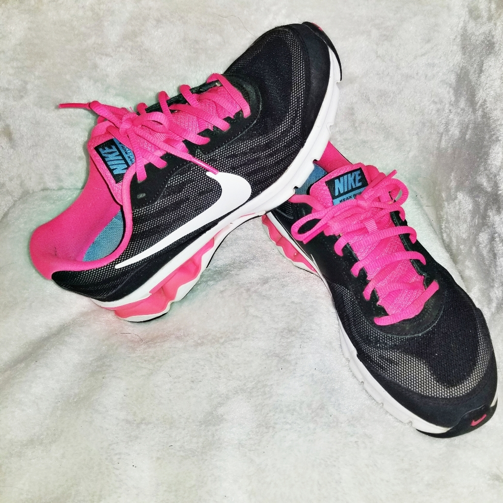Nike Reax Run 9 Size 8 Black Pink